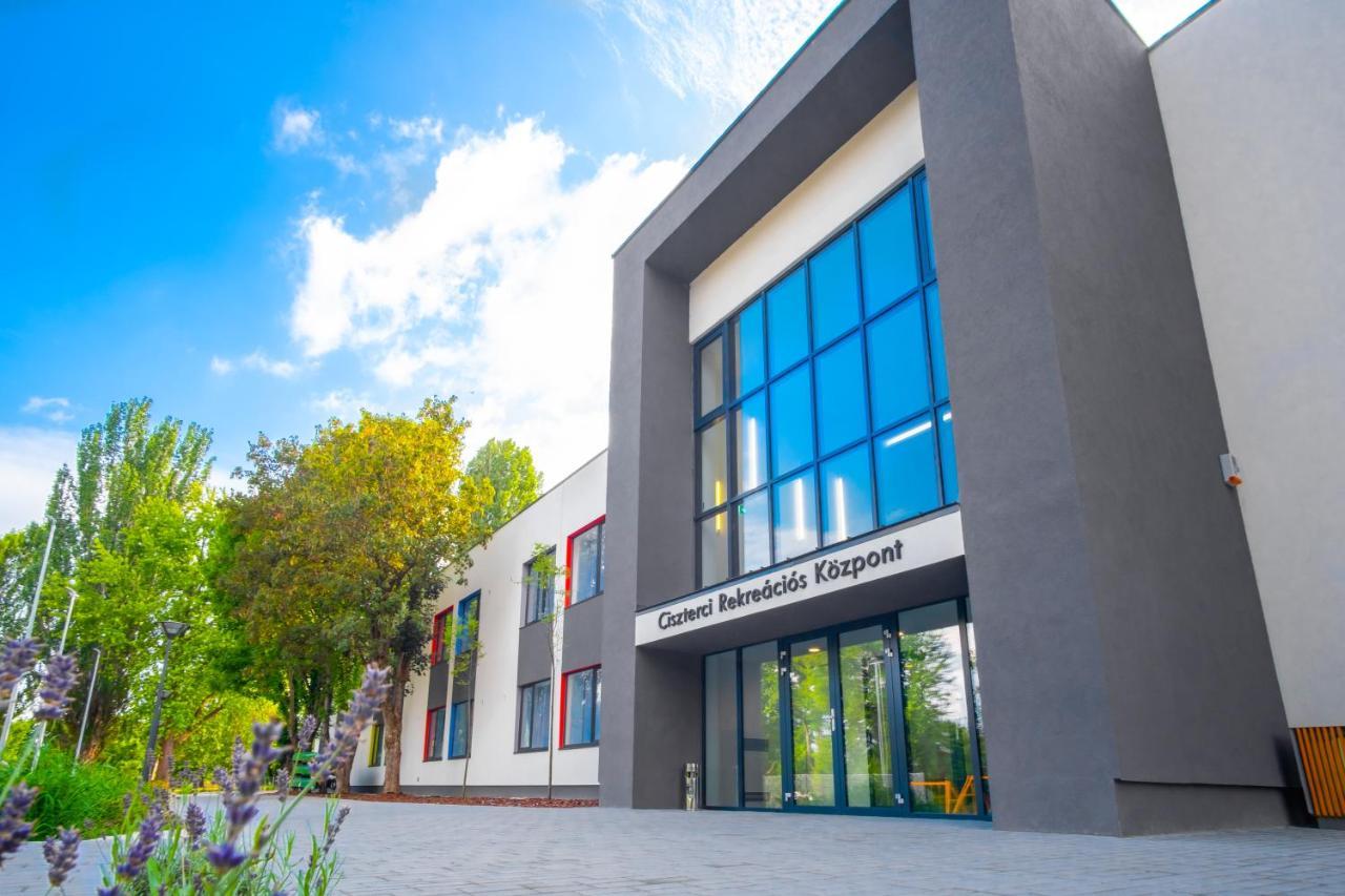 Ciszterci Rendezvenykoezpont Balatonalmádi Exterior foto