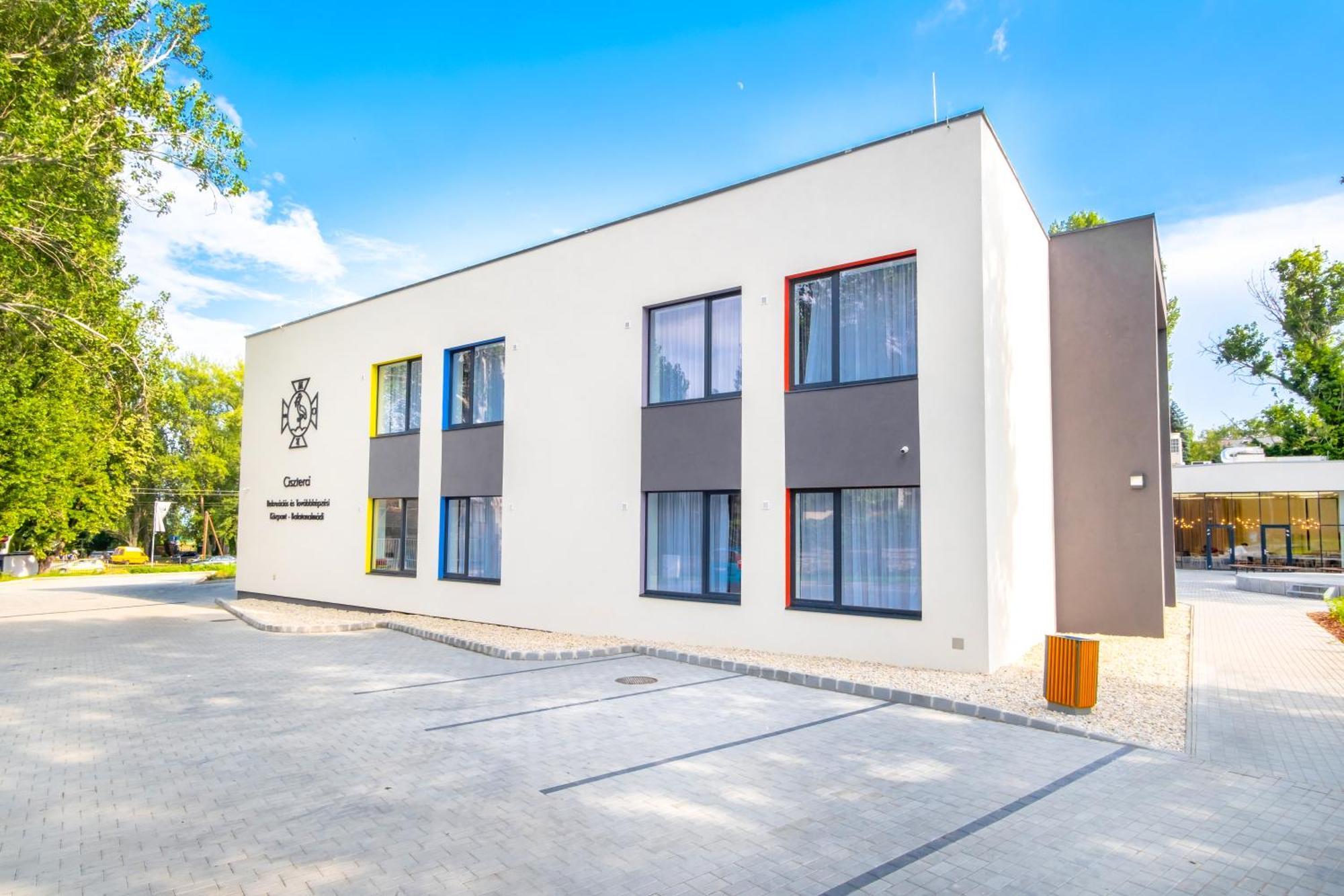 Ciszterci Rendezvenykoezpont Balatonalmádi Exterior foto